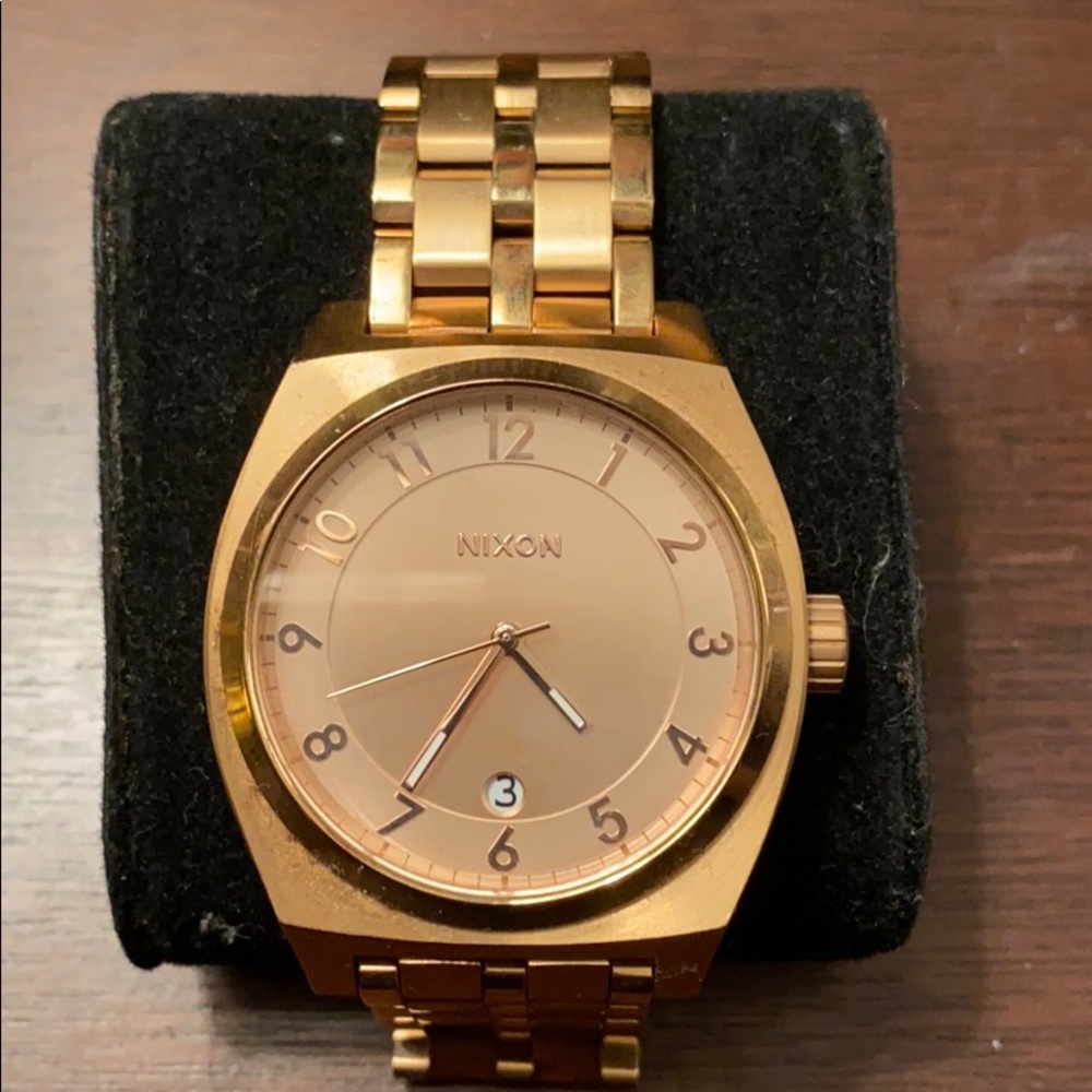 Nixon “The Monopoly” watch in Rose Gold.